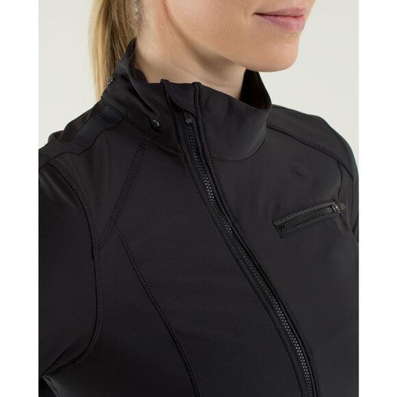 Lululemon Keep It Up Weather Resistant Softshell Jacket in Black size 4 - Picture 3 of 16